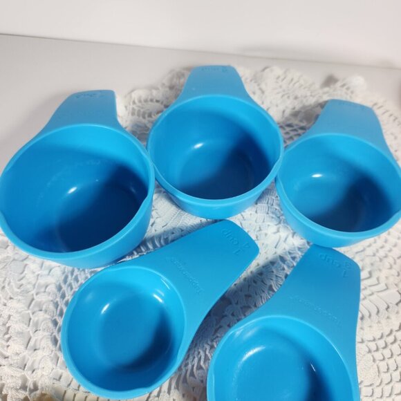 Tupperware Lot Cream Sugar Scoops Egg Seperator Measuring Mates Cups Vintage - Picture 8 of 13